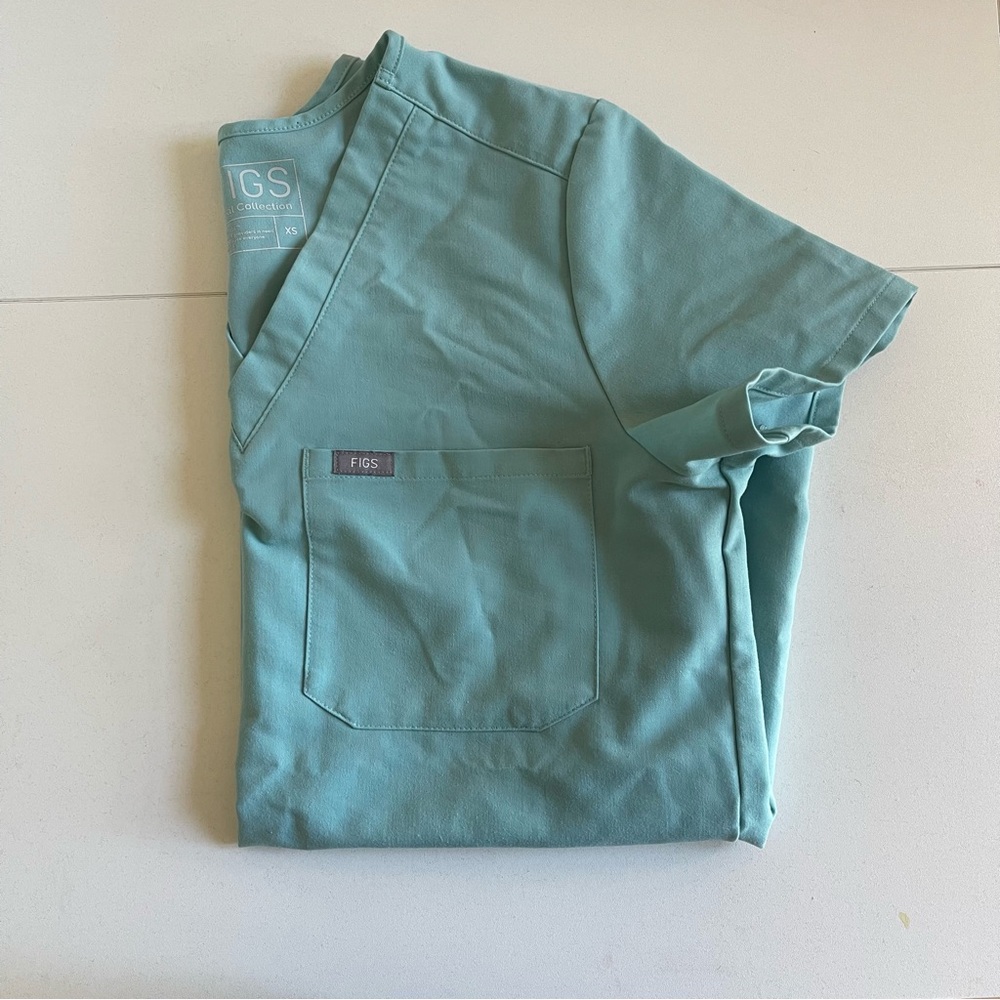Figs Catarina One-Pocket Top